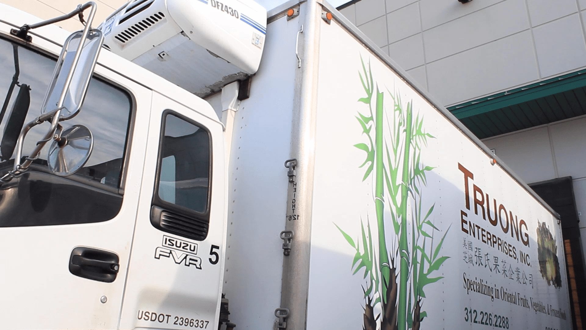 Chicagoland wholesale grocer steps up to help out a city in need