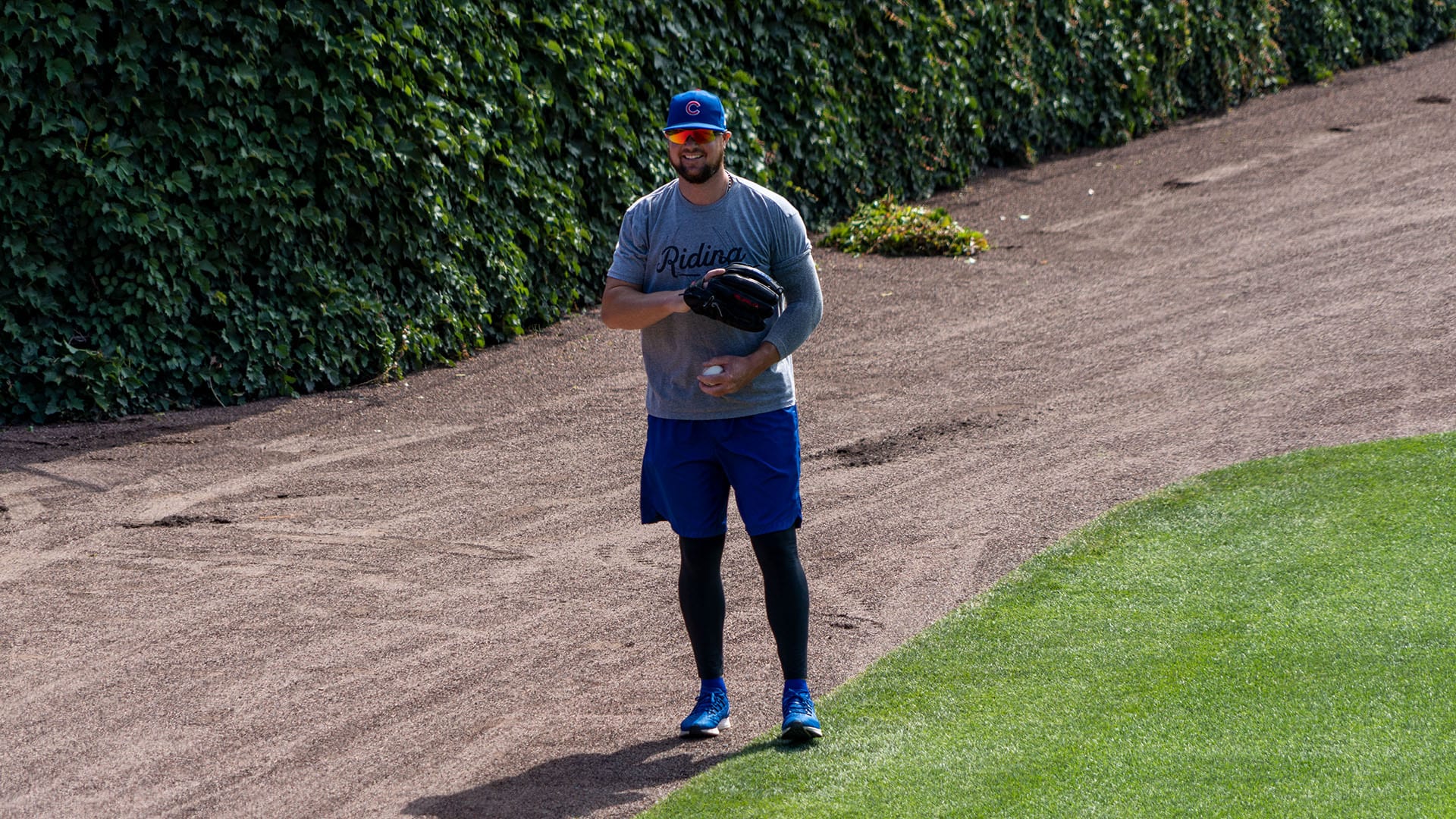 Cubs free agent Jon Lester buying beers for fans at Chicago bars