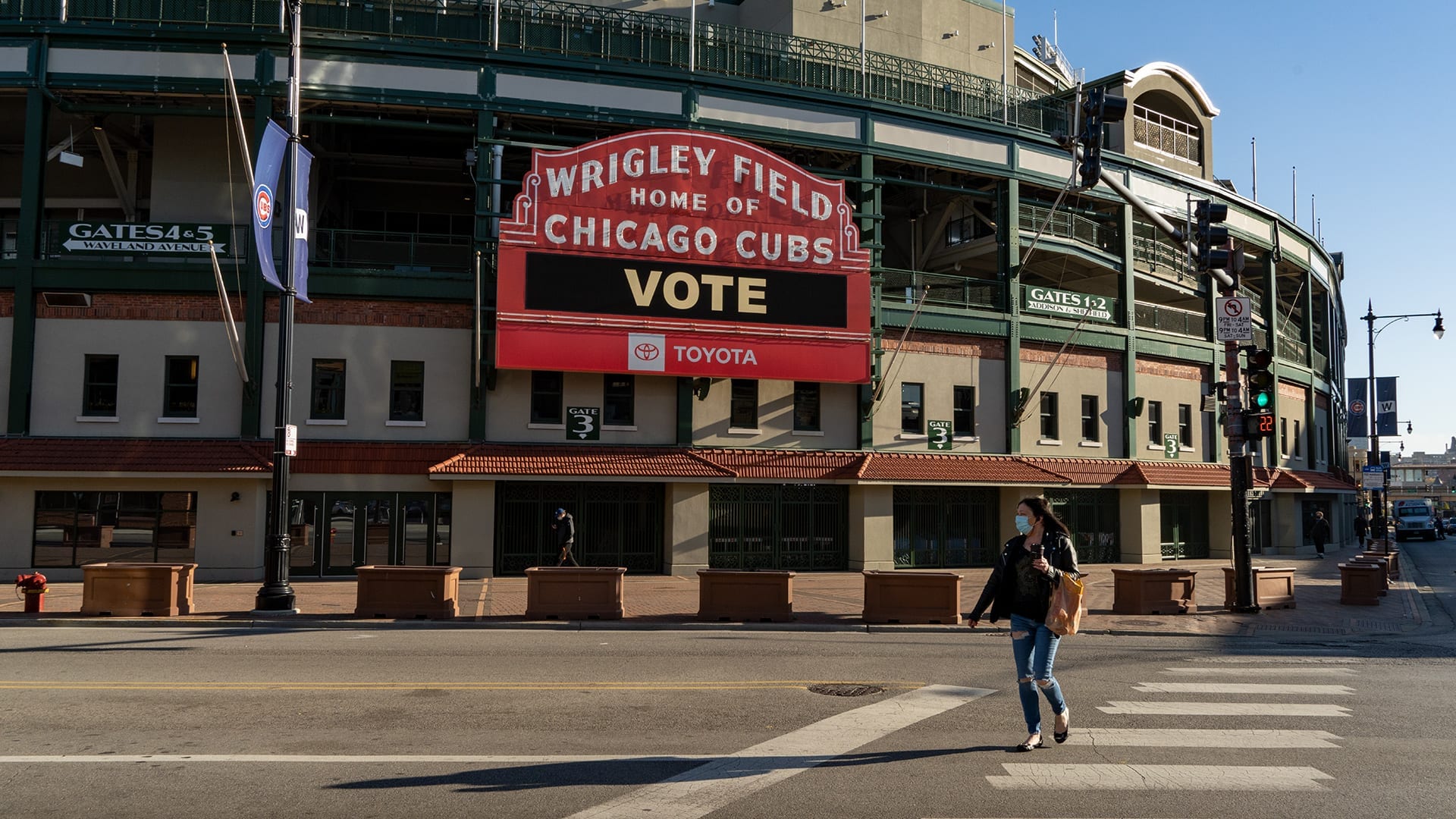 Wrigley Field Cf Scoreboard Sunset - Marquee Sports Network