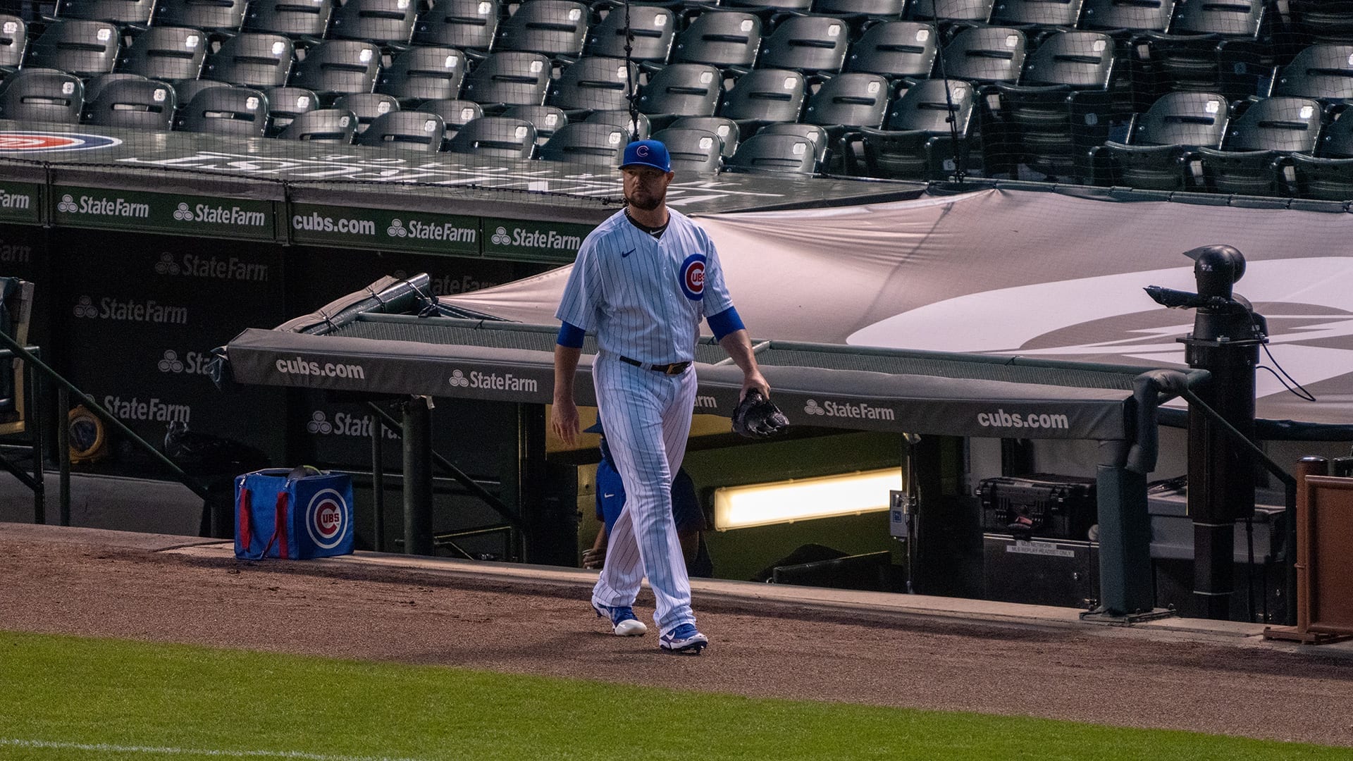 Jon Lester returns to Wrigley Field as a fan 