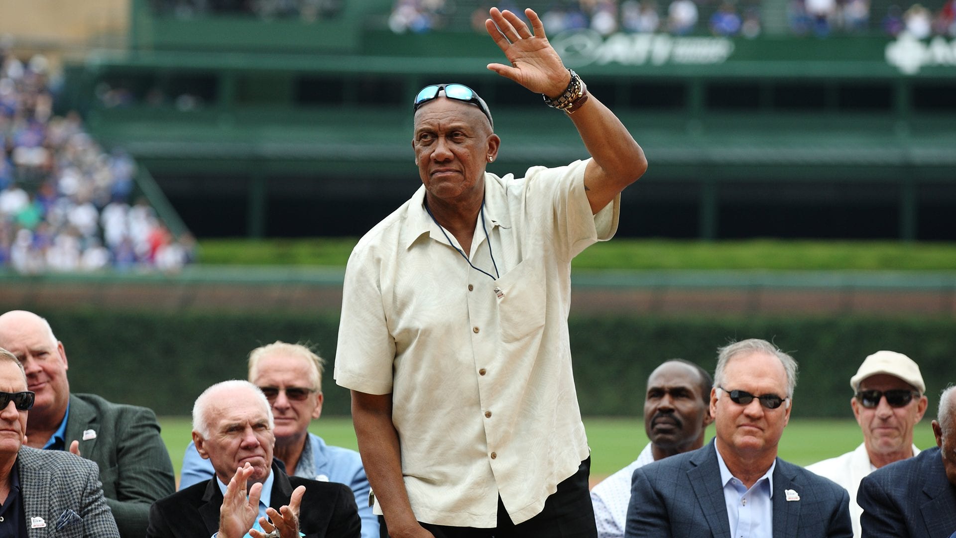 Cubs honor Fergie Jenkins with Wrigley statue