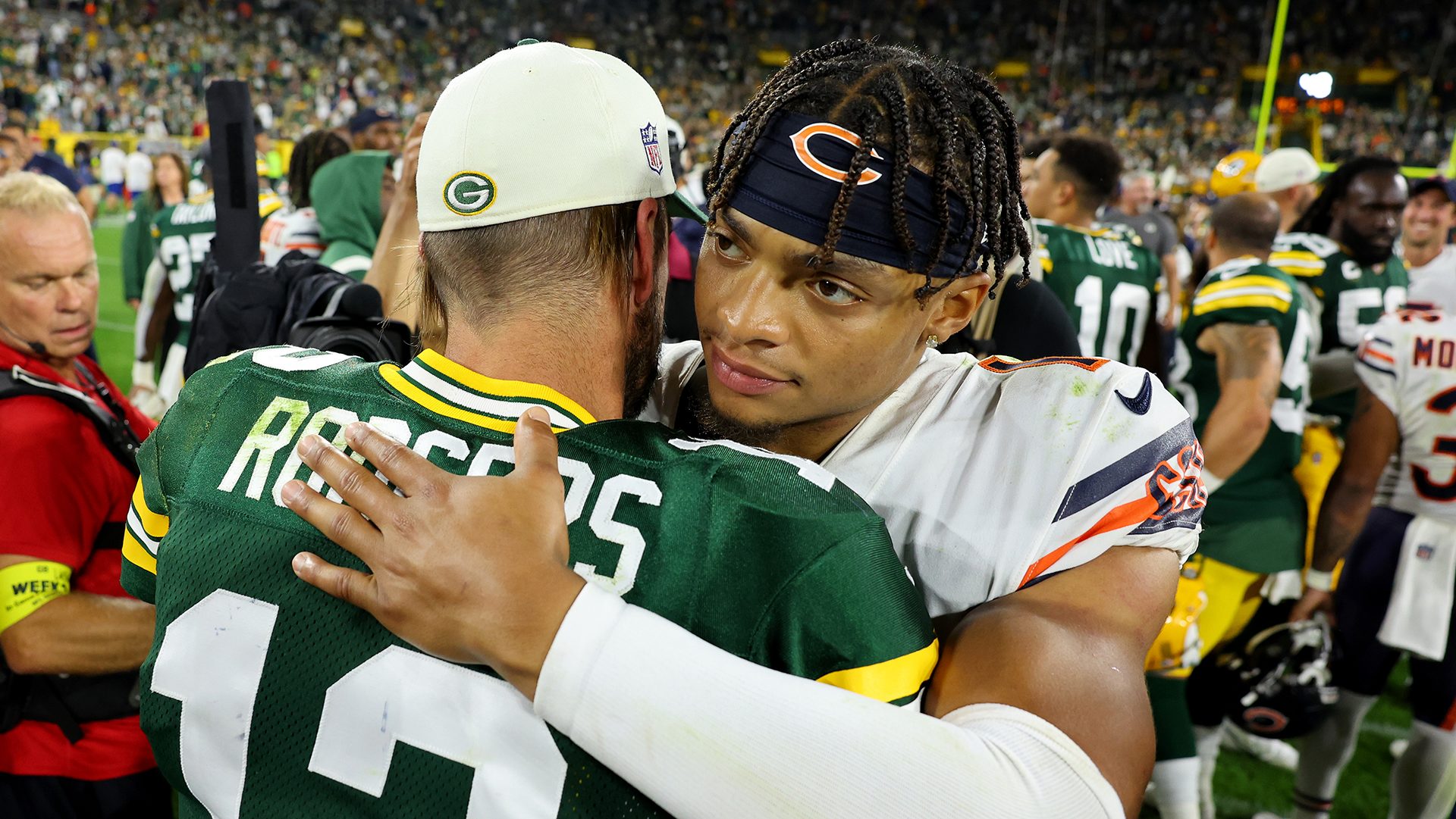 Bears DT Justin Jones reignites rivalry with Packers, calls Green Bay fans  'sh*tty'