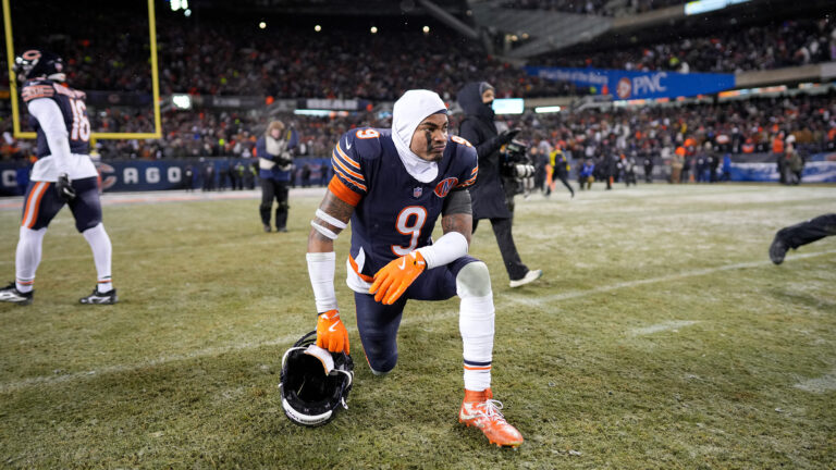 Jaquan Brisker Bears Rams Playoffs